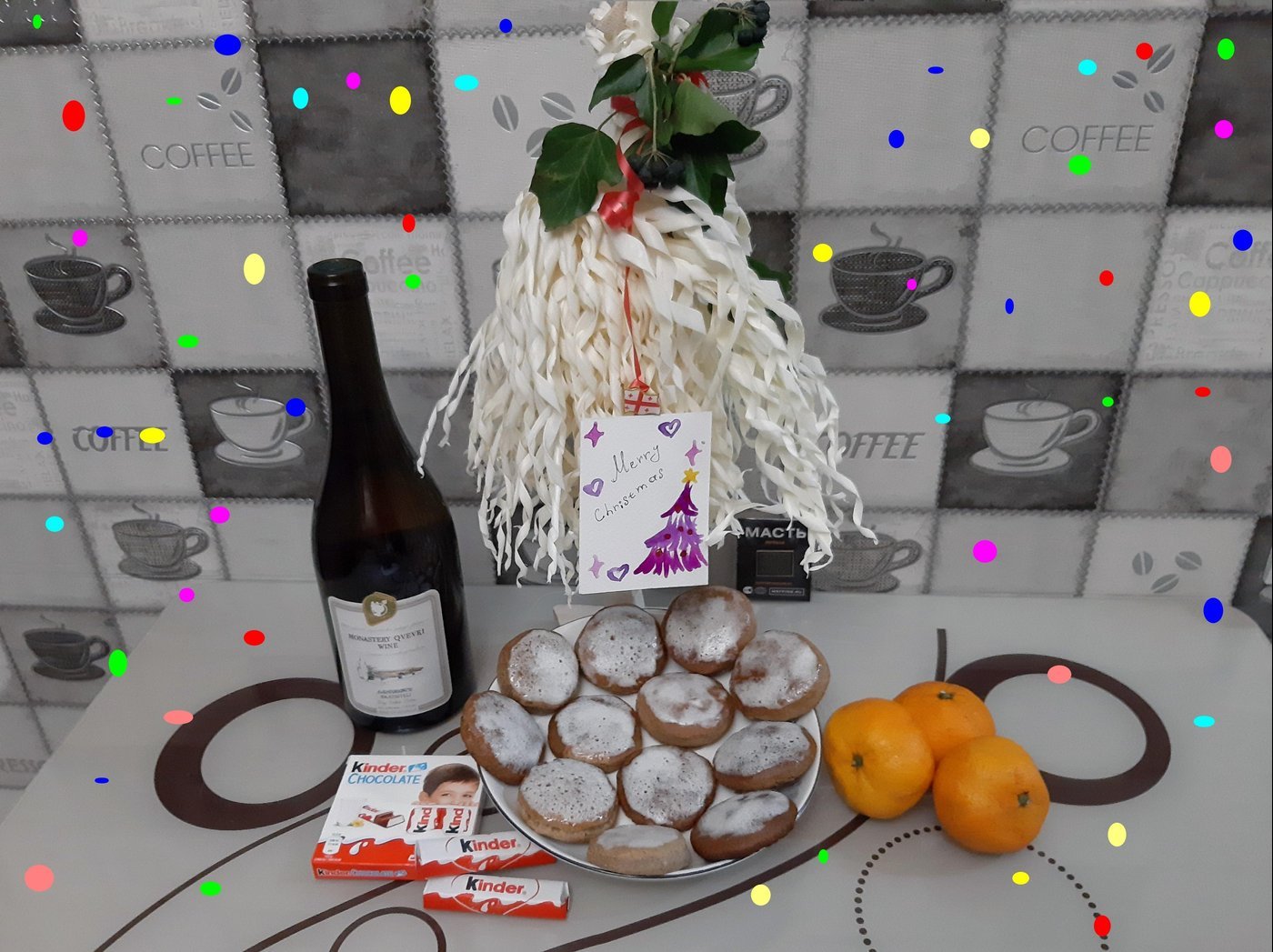 Разноцветное - это вместо гирлянд, которых у меня нет