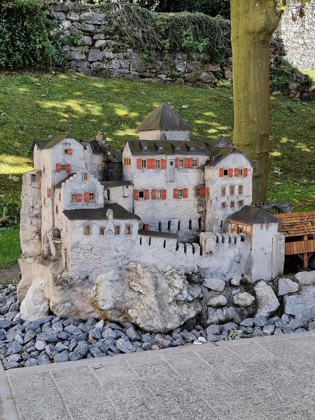 Бонус: какой-то замок!