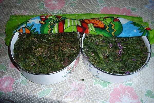 (картинка из интернета) Можно рассмотреть в составе чая цветы и много крупных желтых волокон