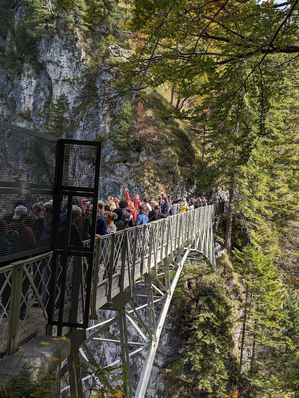 Дотопали до Мариенбрюке. С подножья горы до этого мостика прошёл примерно час