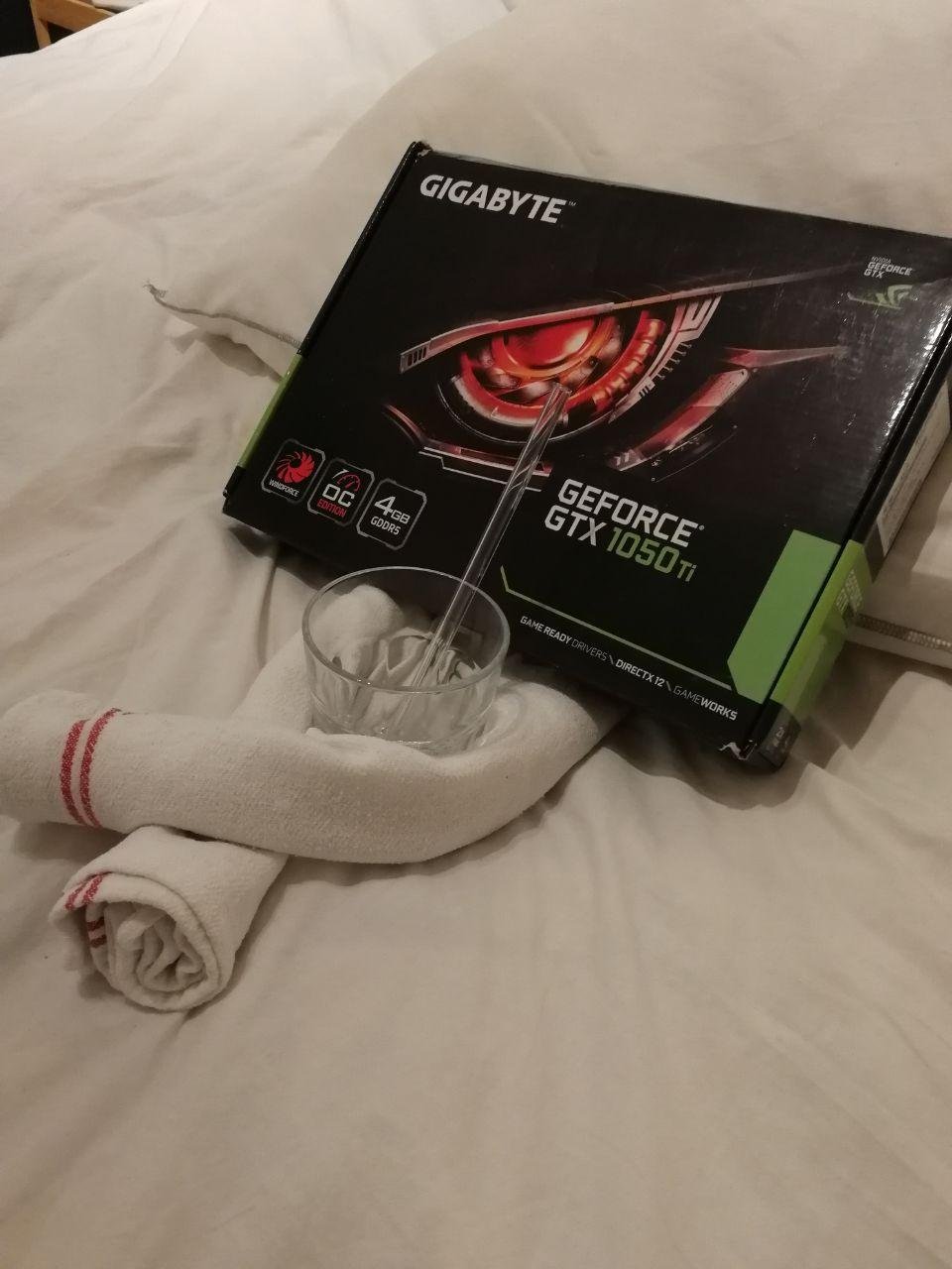 В поездке плата не скучала и ловила берлинский вайб (не обращайте внимания на коробку)