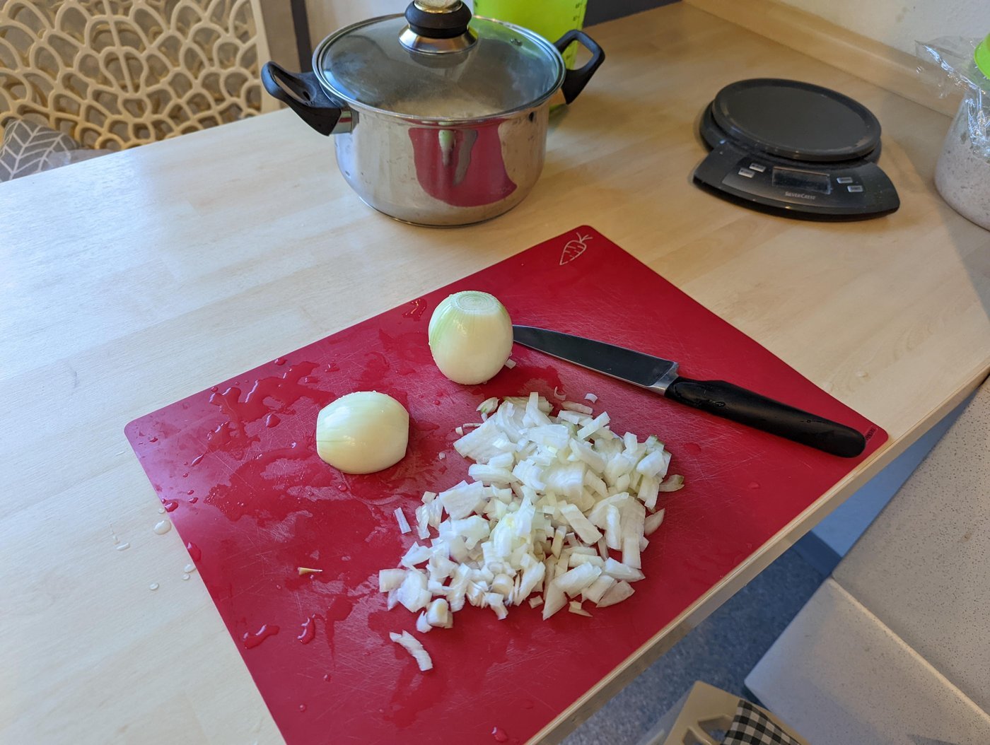 Я беру 3—4 луковицы