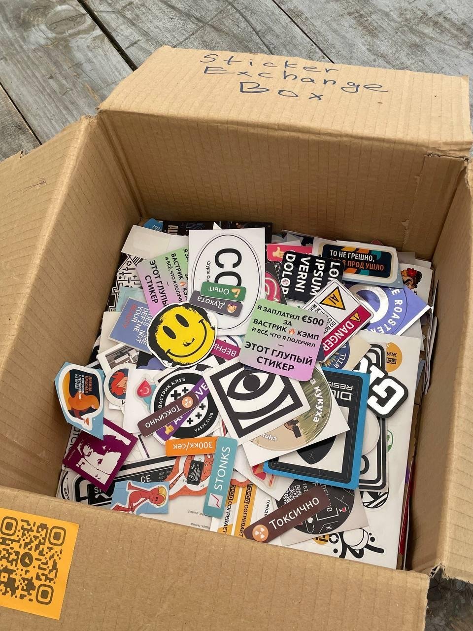 Мой любимый стикер, конечно же, про 500 евро за билет. По мотивам срача в комментах под постом-анонсом, где все орали «вы офигели так дорого!!!11», а в итоге у нас был солдаут за 8 часов после открытия продаж