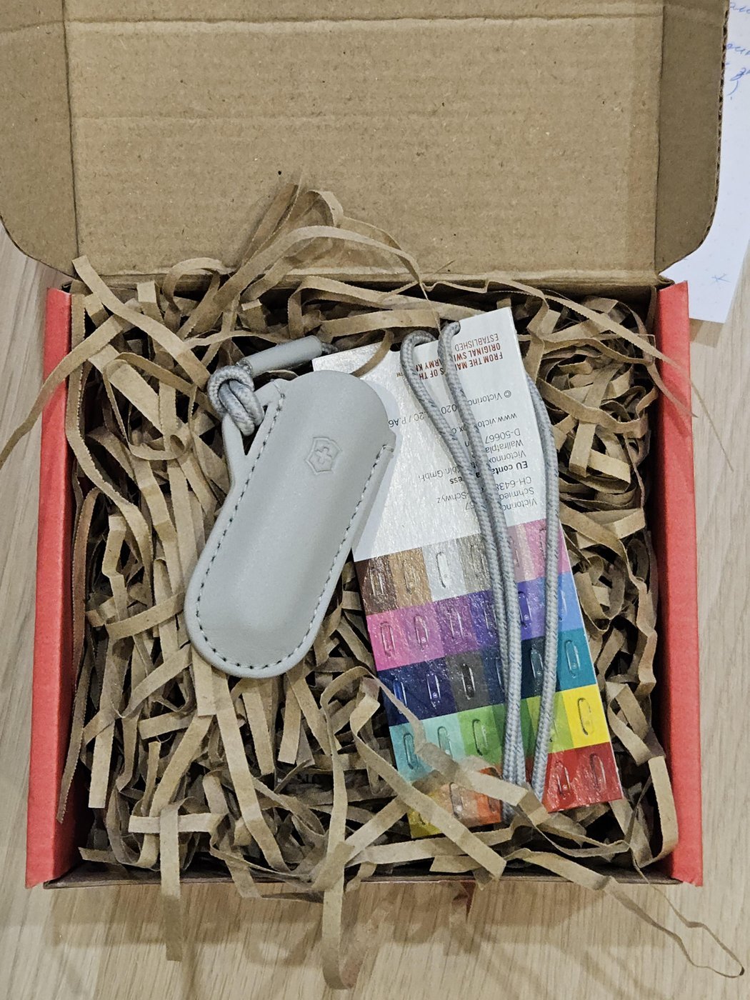 Внутри - красиво оформленное наполнение и рукописное письмо от дедушки!