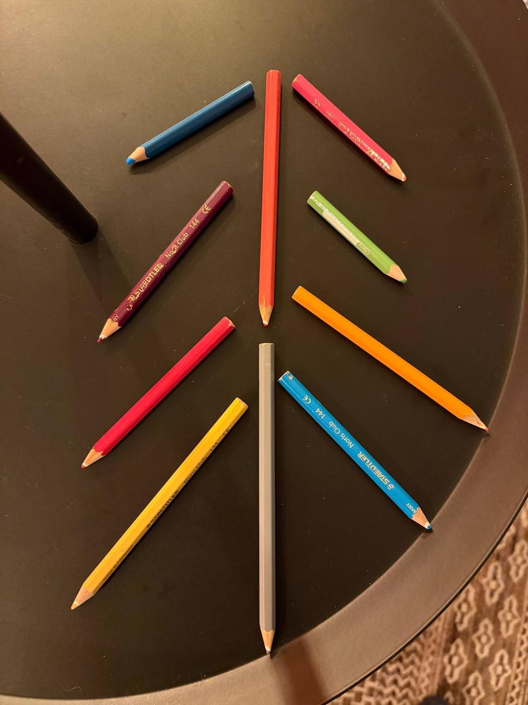 Задание Из говна и палок, где нужно собрать елку из чего получится