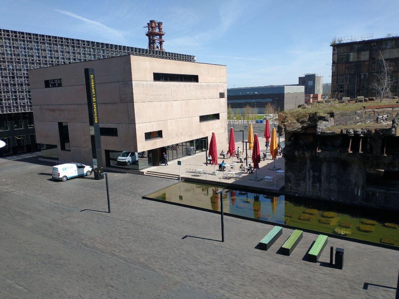 Вид на университетскую столовую из окна моего офиса в кампусе Belval