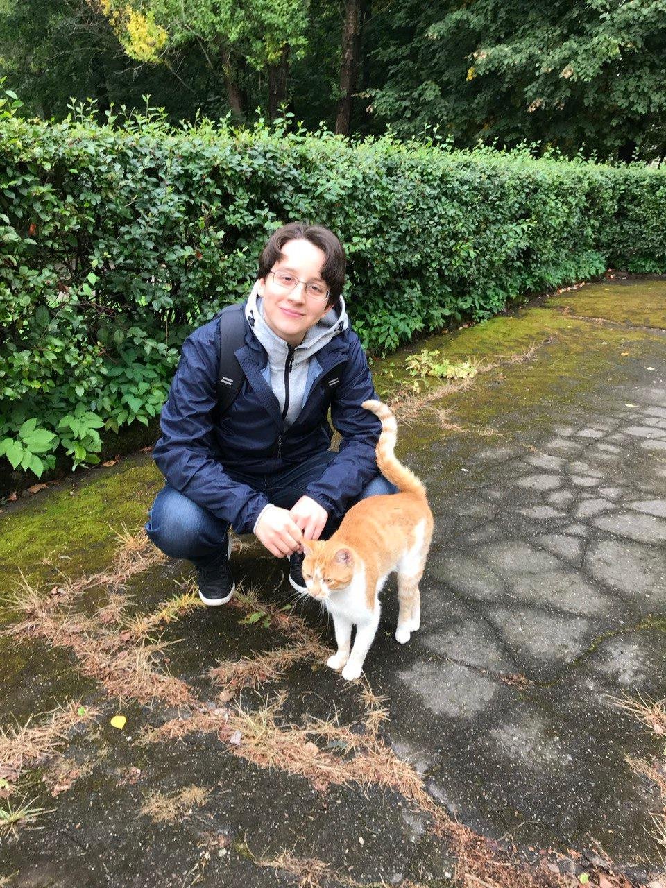 Тёмно-синяя, как вы догадались