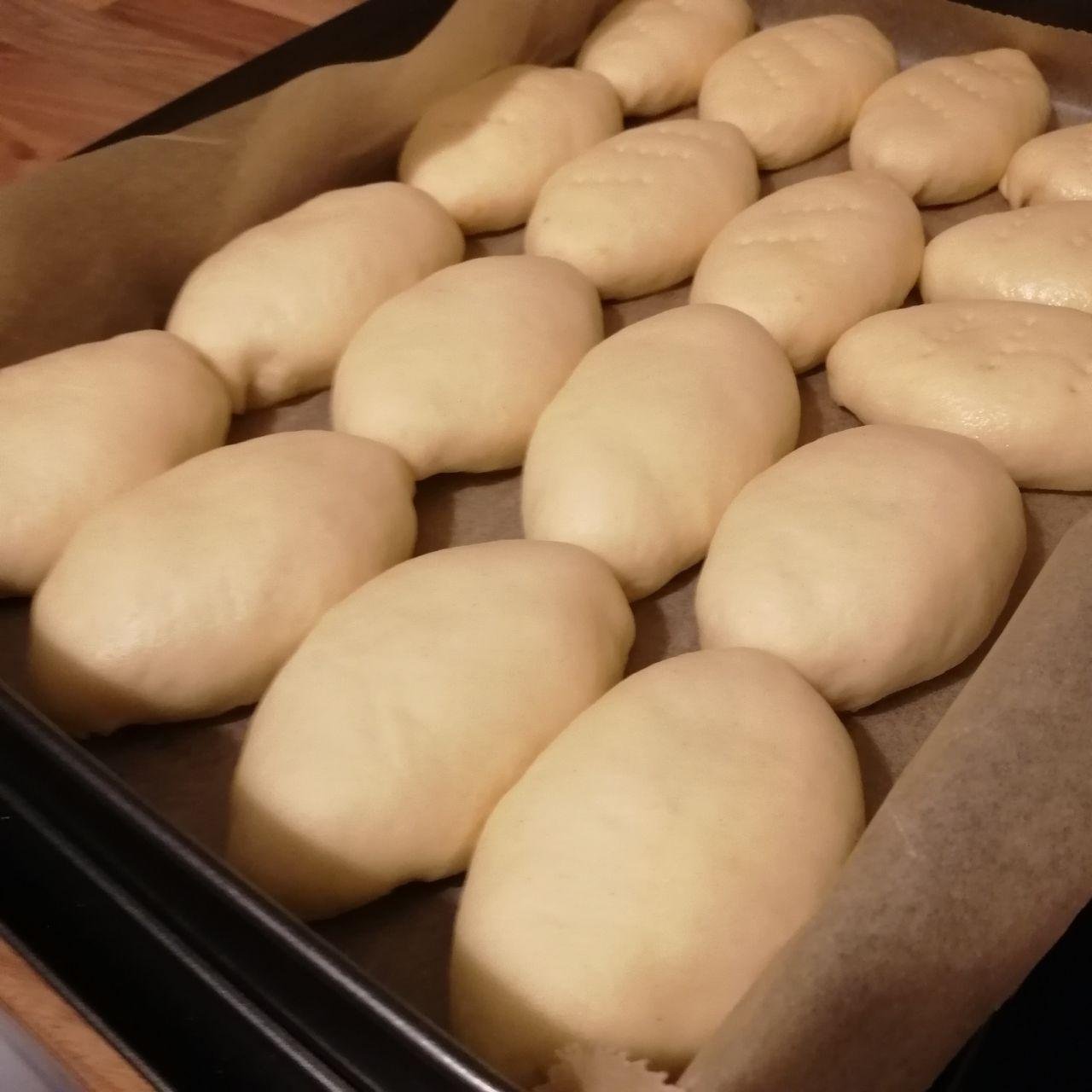 Пироги с картошкой и капустой, чтобы их не перепутать, капустные пирожки я накалываю вилкой