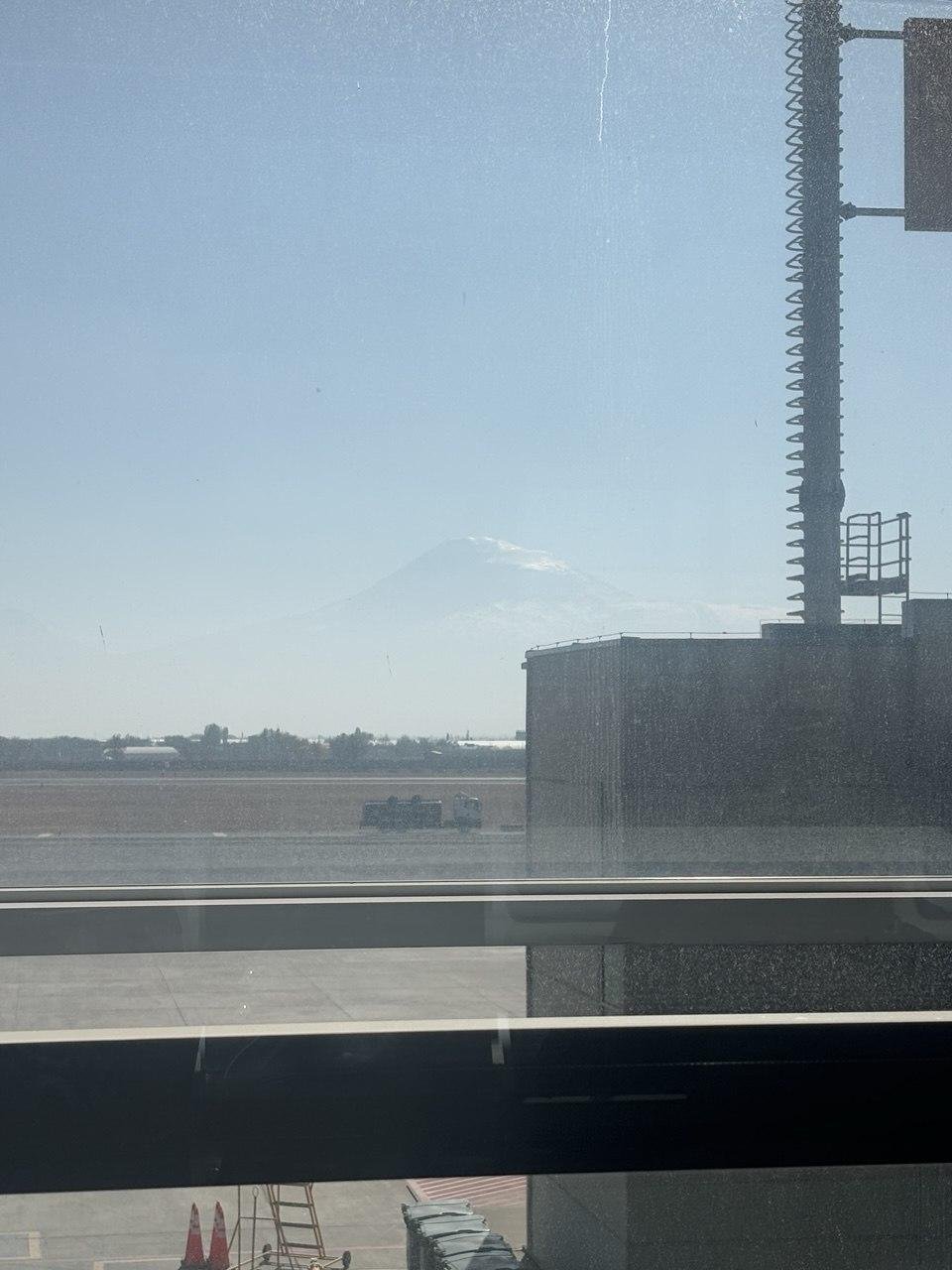 Сначала думал, что это облако, но это Арарат