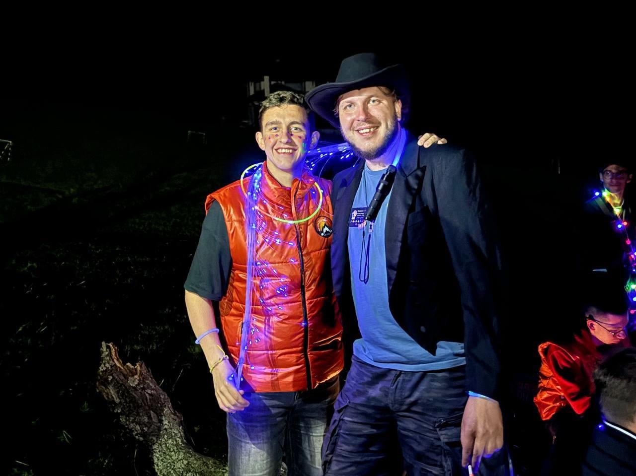 Я (слева) и Вася (справа)