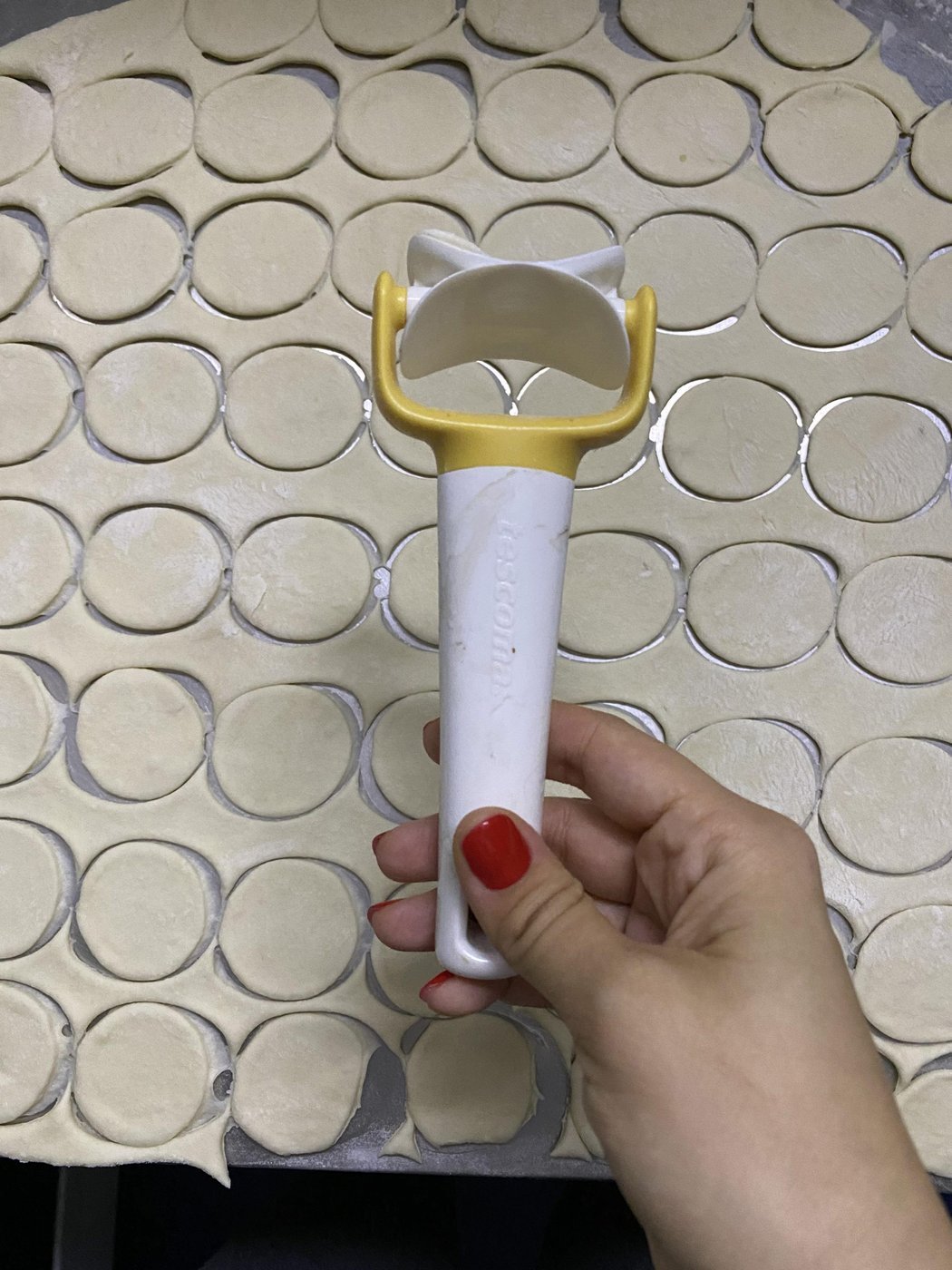 Эта штука делает кружочки очень быстро и удобно