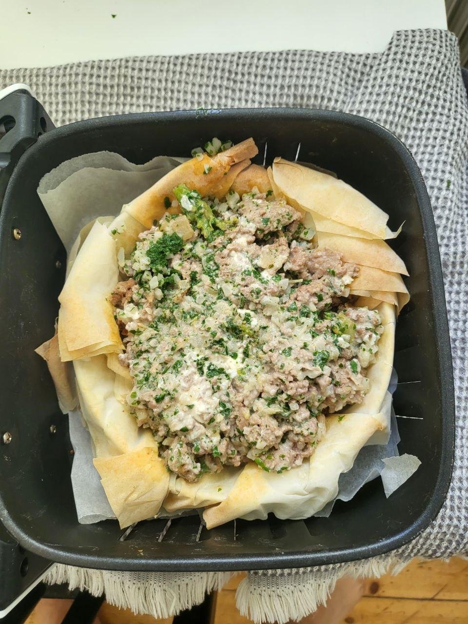 начинка, тут белые мини кубики это как раз рис из капусты