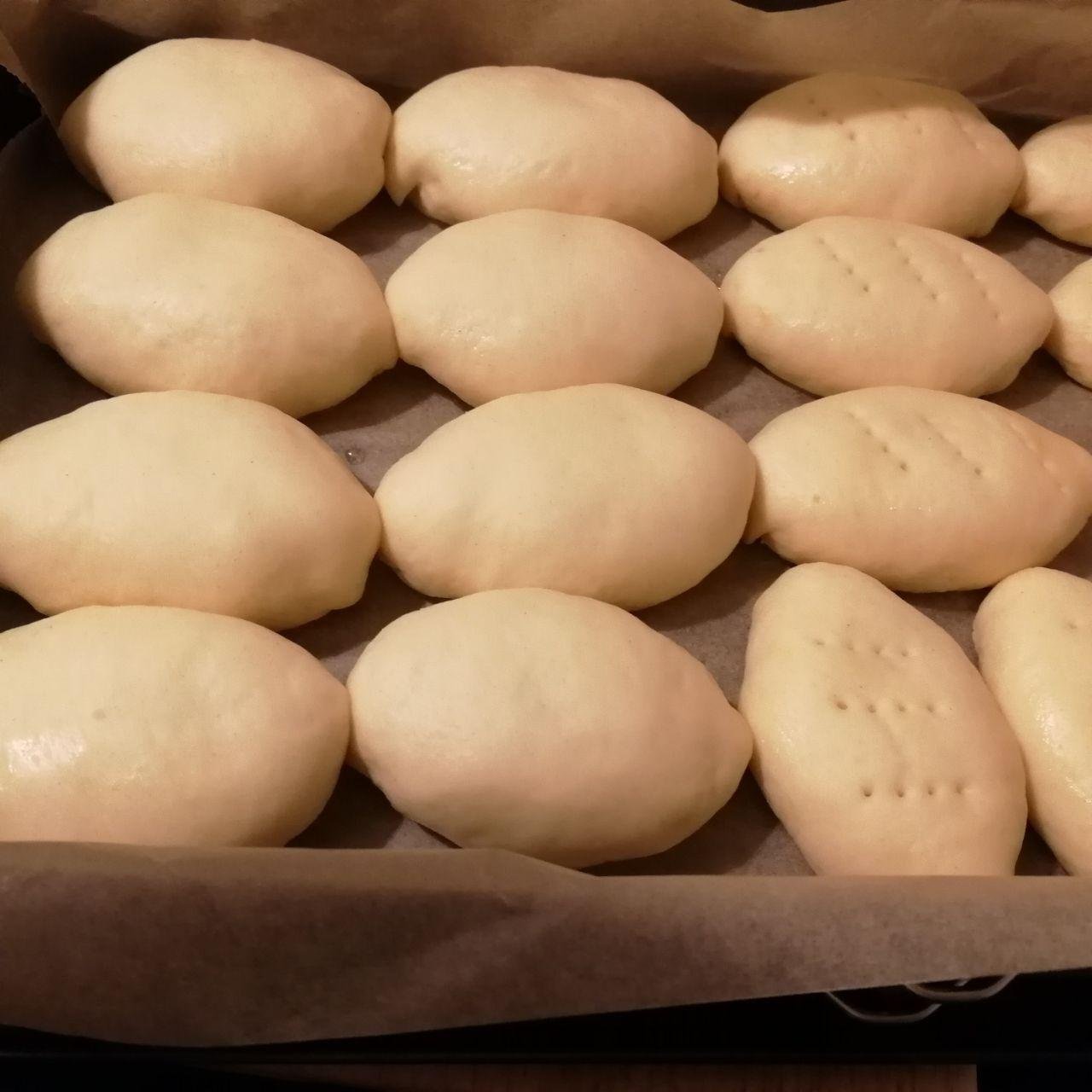 Чтобы поместить пирожки, пришлось нарушить стройные ряды