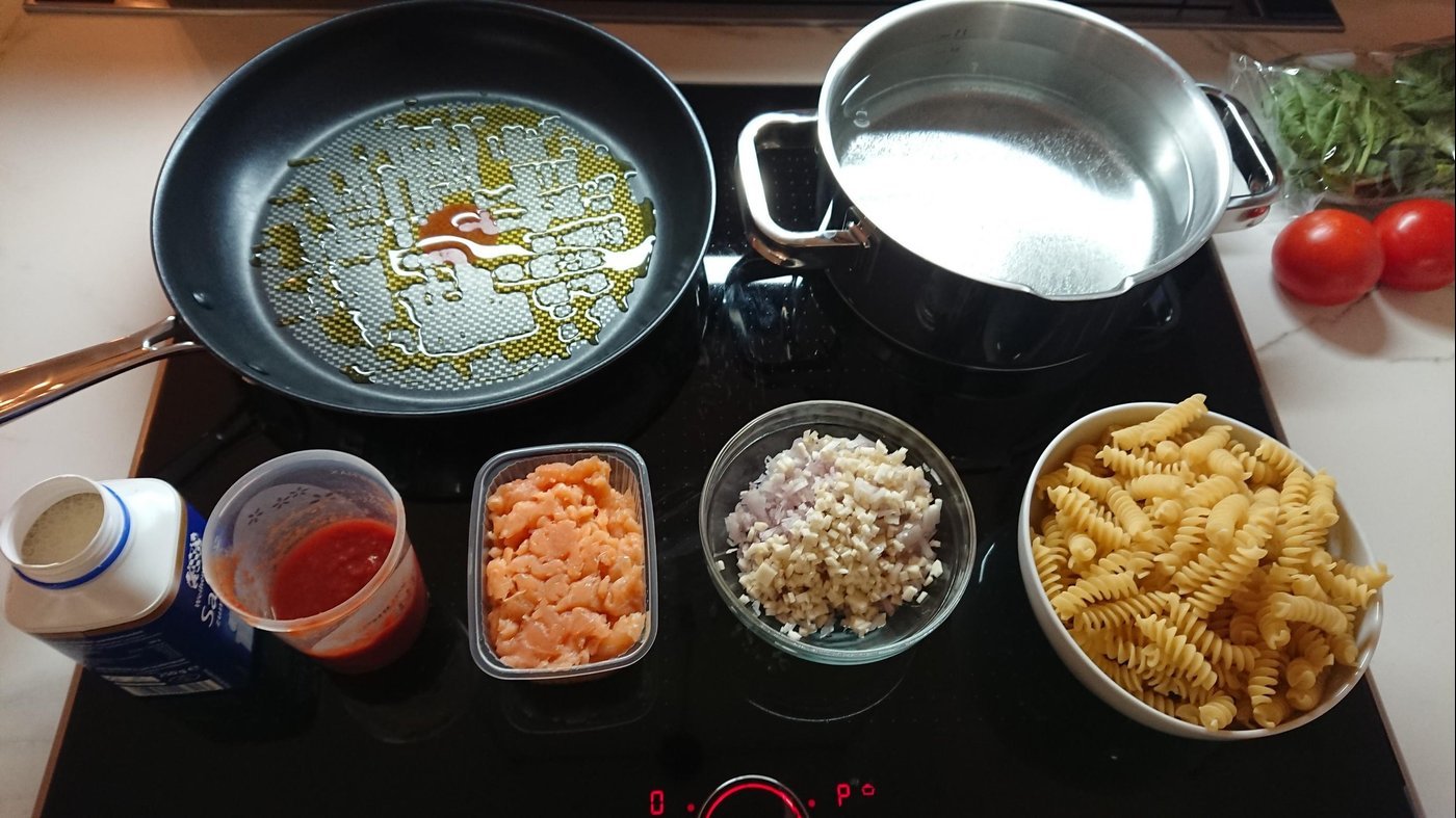 В этот раз добавил немного измельчённых томатов