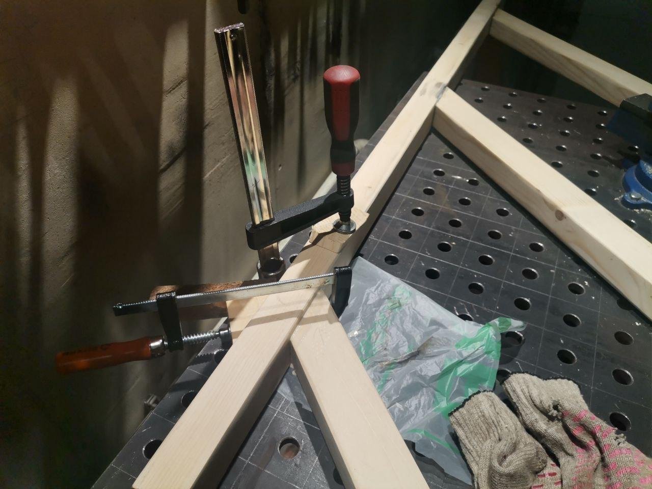 на сварочном столе что хошь можно зафиксировать