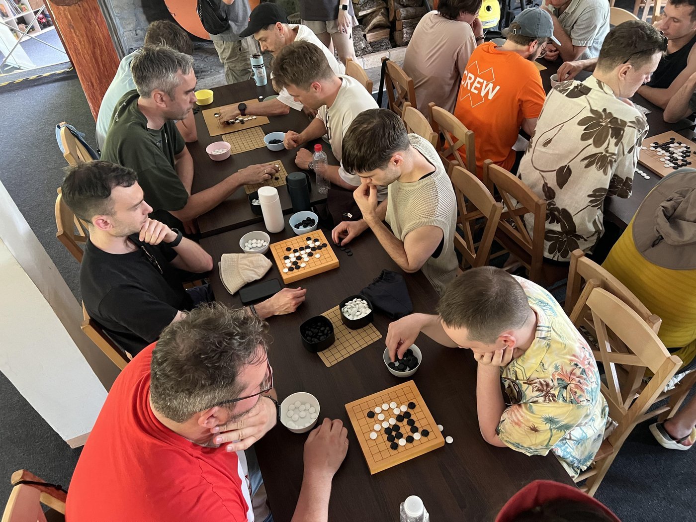 А тут у нас мастер-класс по игре в Го