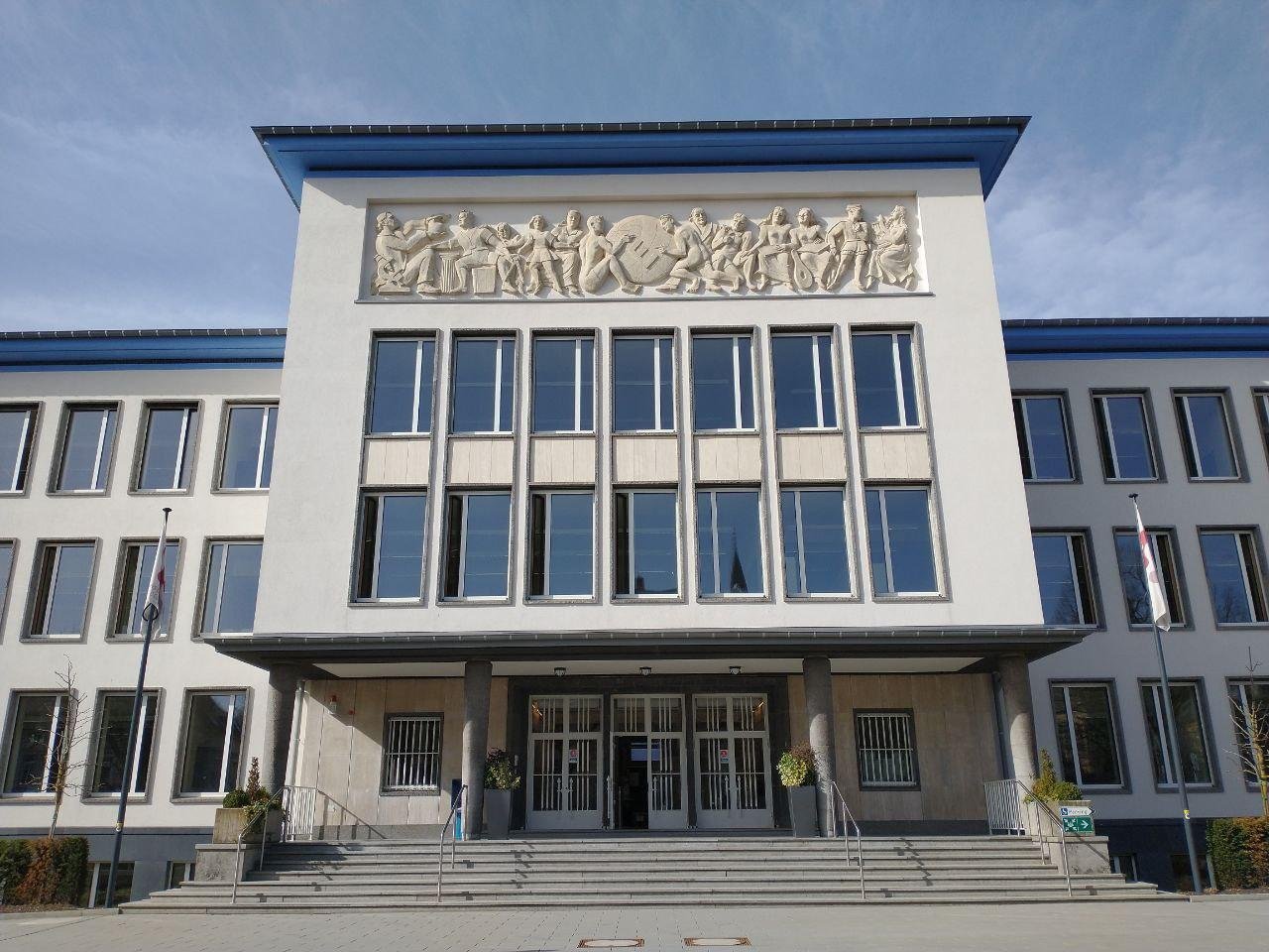 Главное здание INL. Там сдают Sproochentest