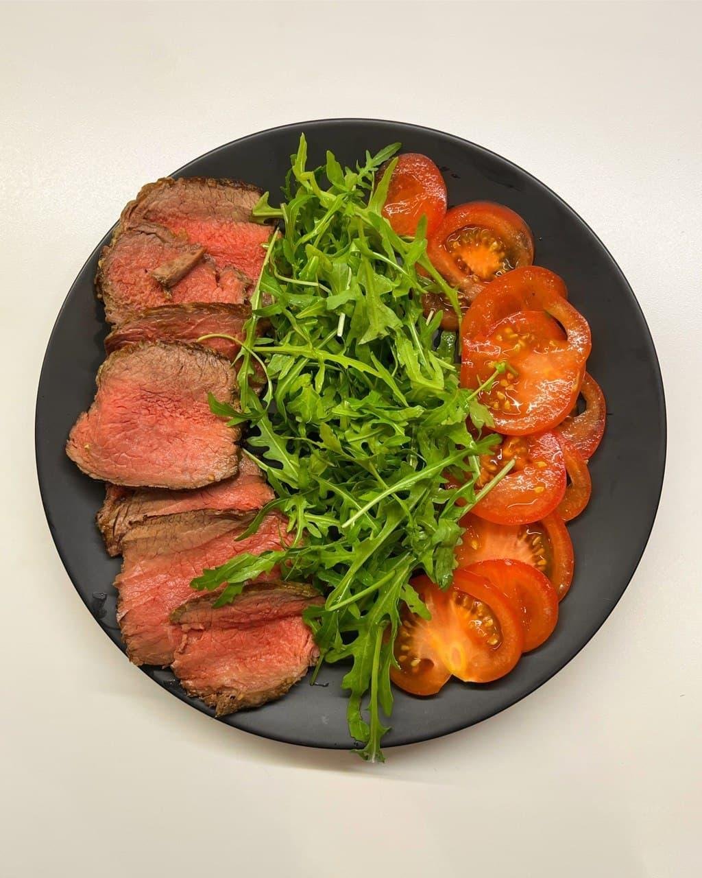 Тут есть зелень, значит это здоровая пища