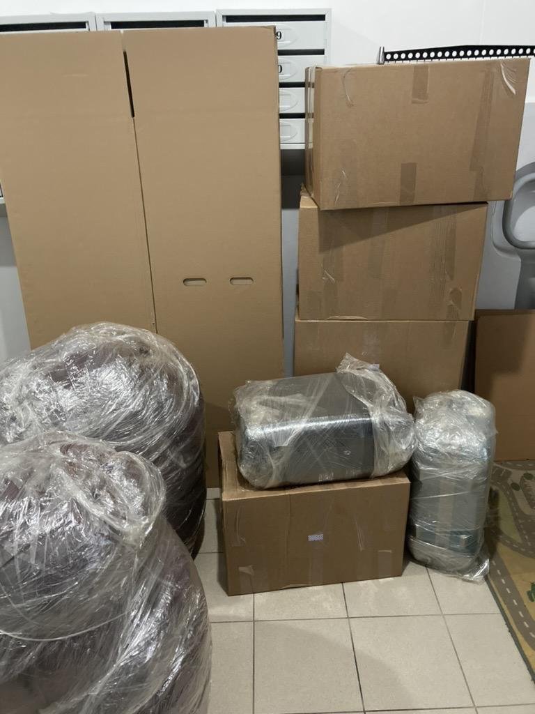 На самом деле я слукавил, вот эти вещи я отправил на платный склад “Чердак” в Москве. Выходит около 2500р в месяц.