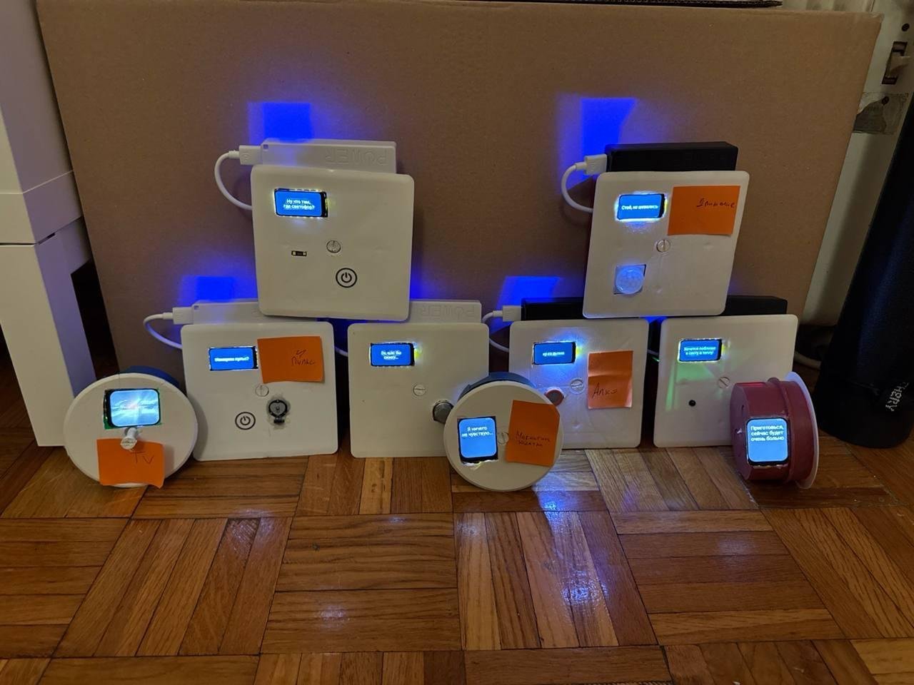 Набор железок, уехавших на кэмп, дважды тестировался на живучесть. За исключением девайсов без экранов — их питала девятивольтовая крона, которую не было смысла тестить