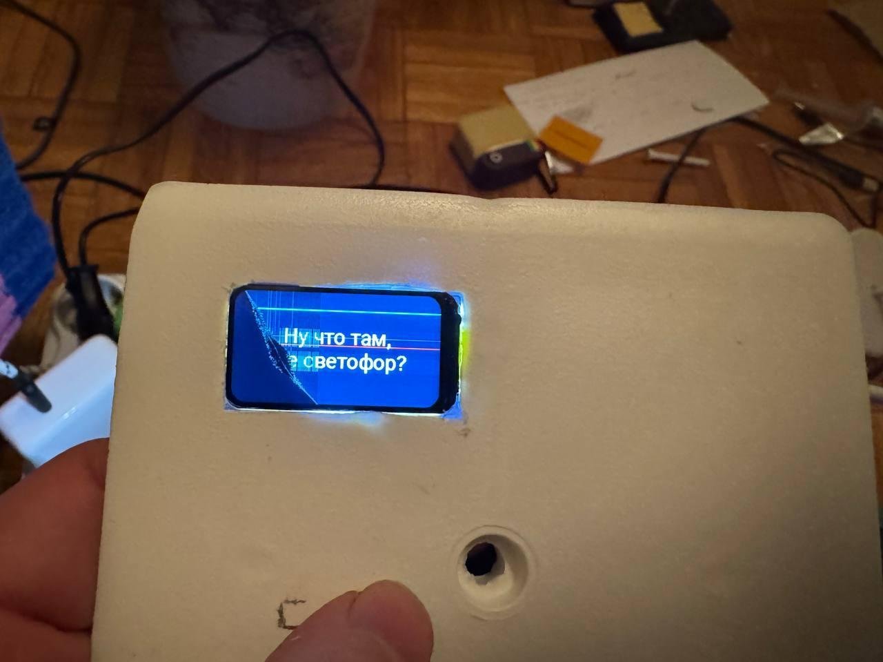 А потом при сборке следующего девайса я передавил экран. Минус одна плата, но ещё одна оставалась