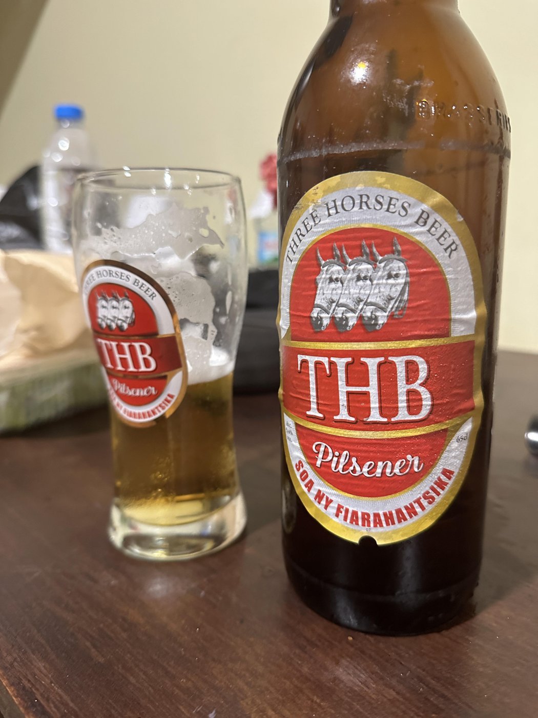 Местное пиво - три белых коня. Достаточно неплохое, надо сказать.