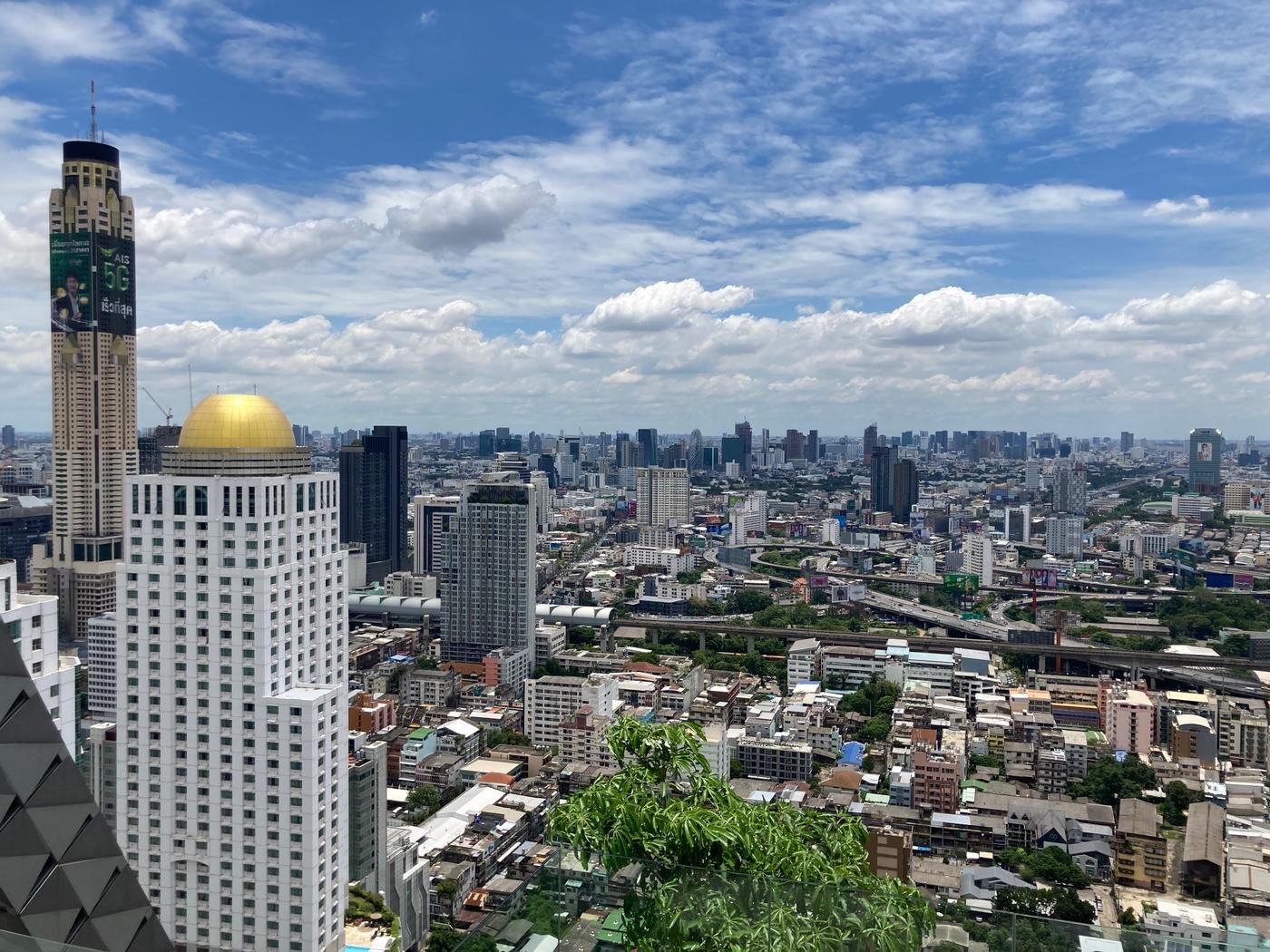 Вид с крыши моего жилища в Бангкоке