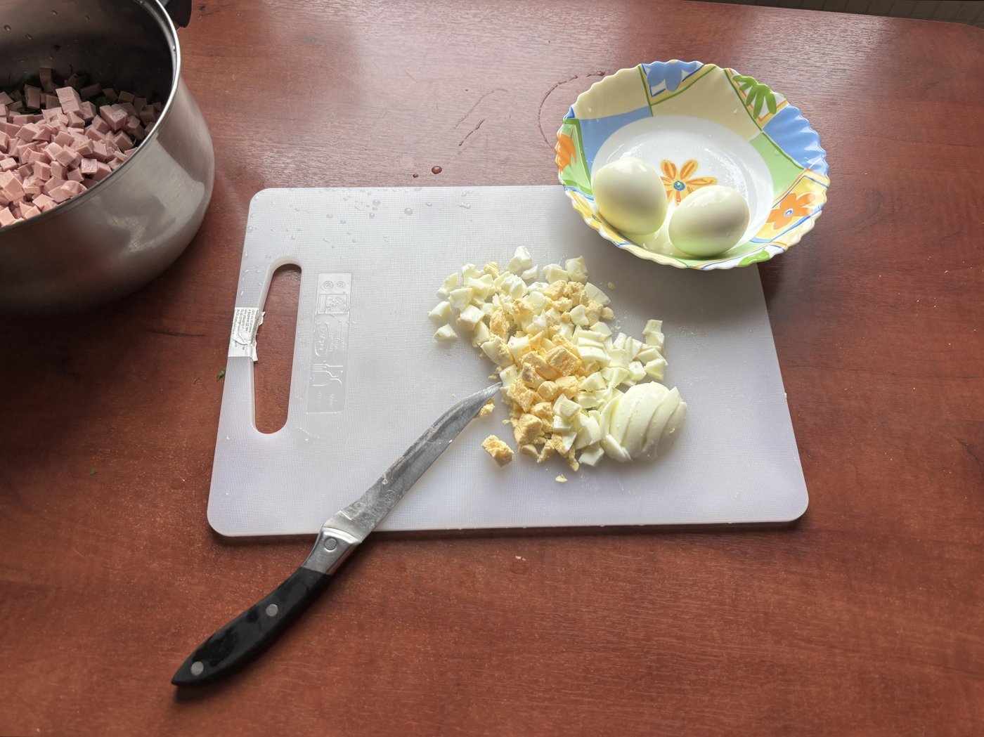 у окрошки точно есть яйца