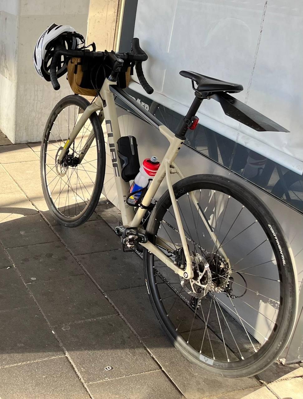 вот та бежевая