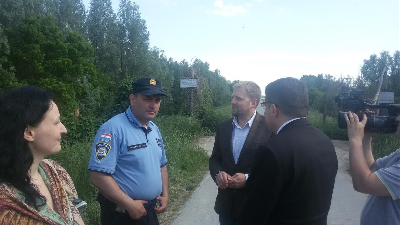 Вит Едличка с активистами задержан хорватской полицией после попытки попасть на территорию Либерленда, май 2015 года