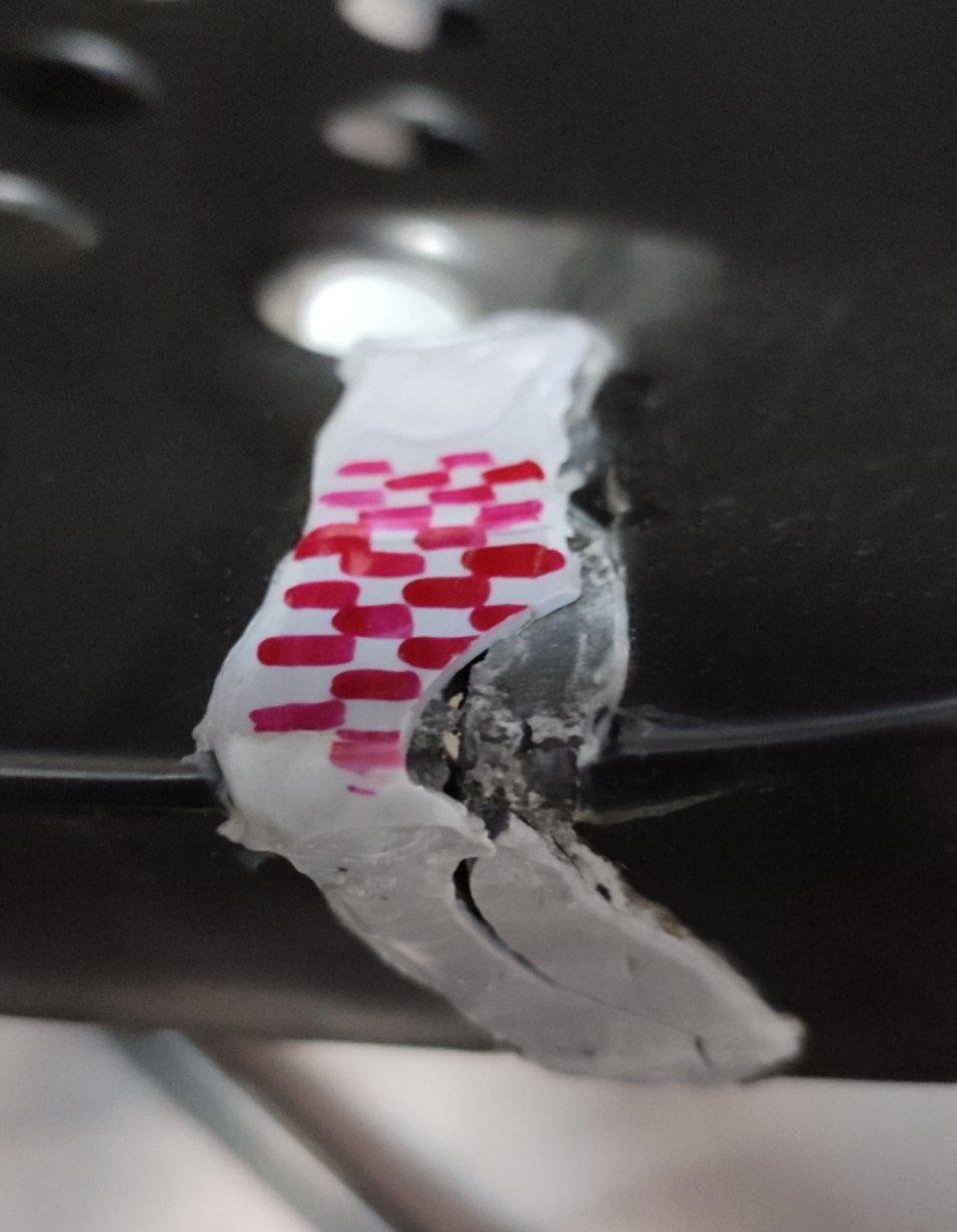 Но настал тот день, когда я расслабился, откинулся на спинку стула и стул сказал ХРУП