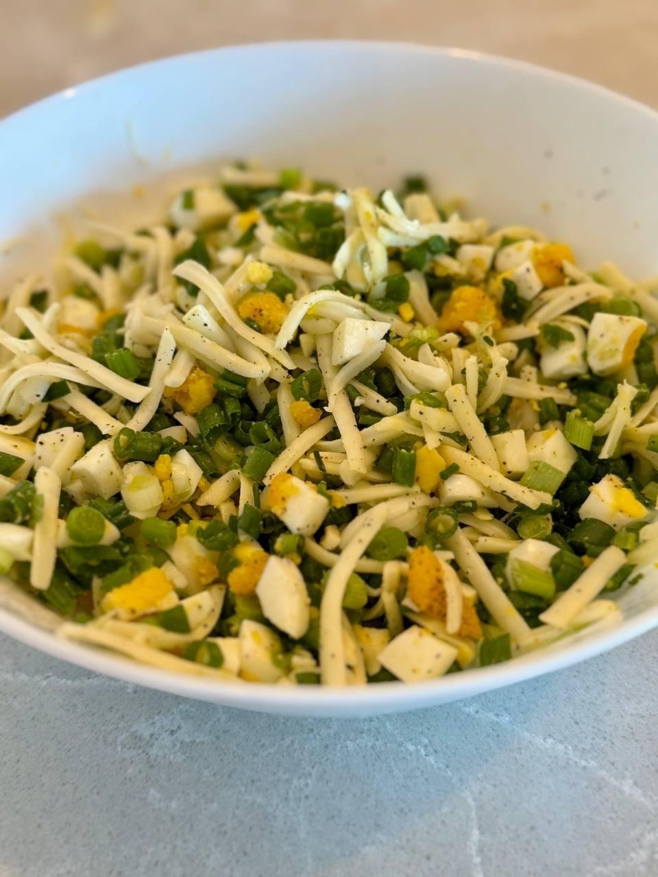 Яйца с луком и сыром