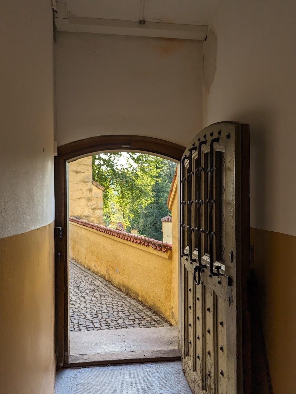 Вышли с замка