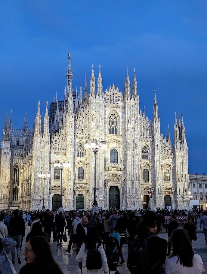 Народу много, как и везде в Италии