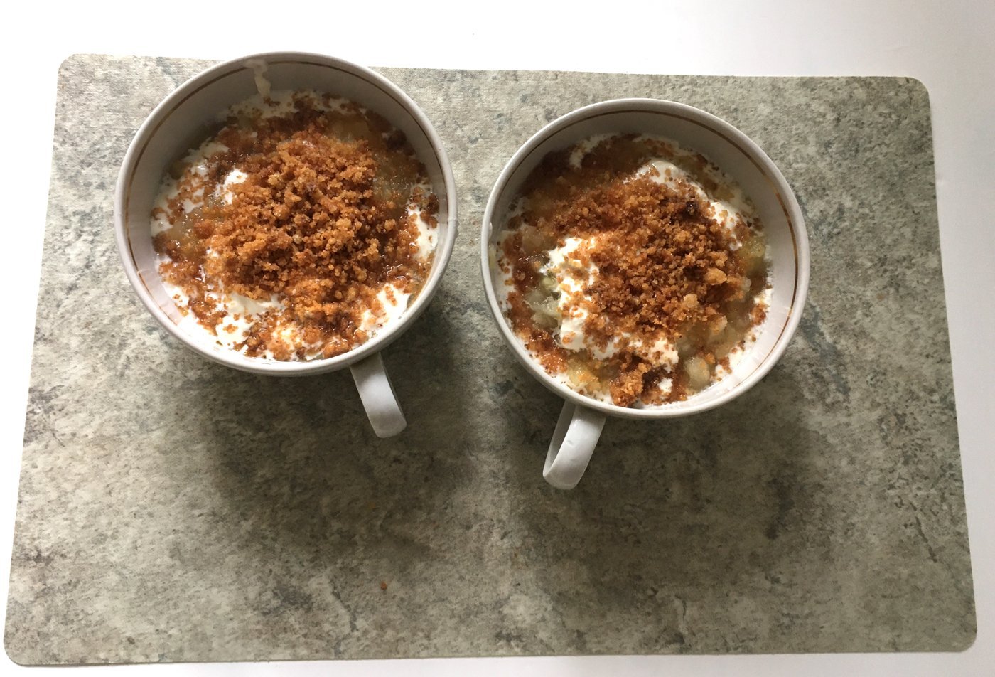 в прозрачных креманках размером поменьше выглядело бы лучше