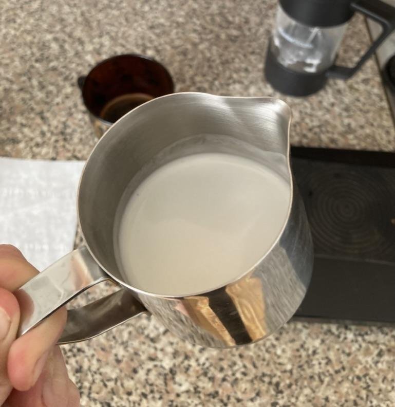 Я использую овсяное молоко - оно не перебивает вкус в итоговом напитке