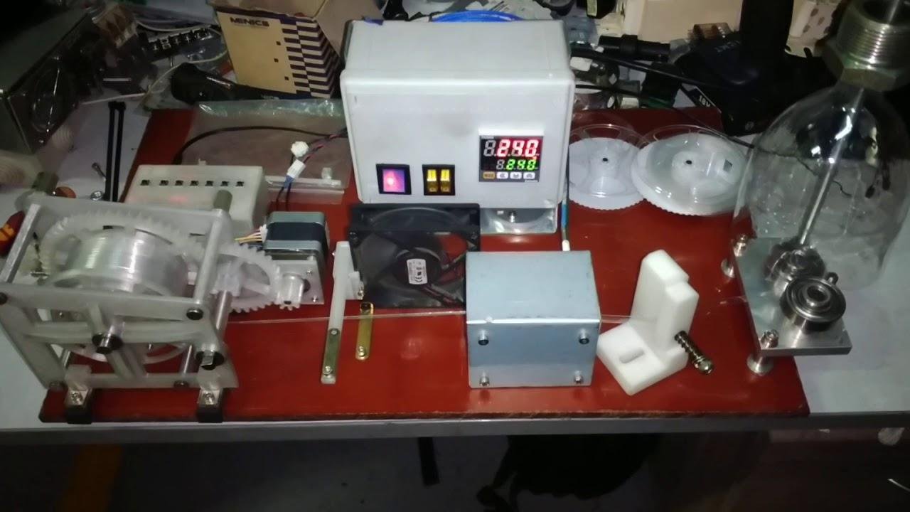 Филамент для 3д-принтера из бутылок. Если бутылку намазать перманентным маркером, филамент получится цветной