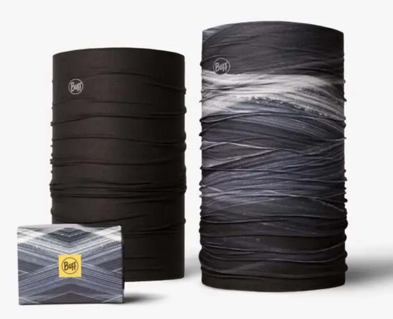 На картине изображены два бафа