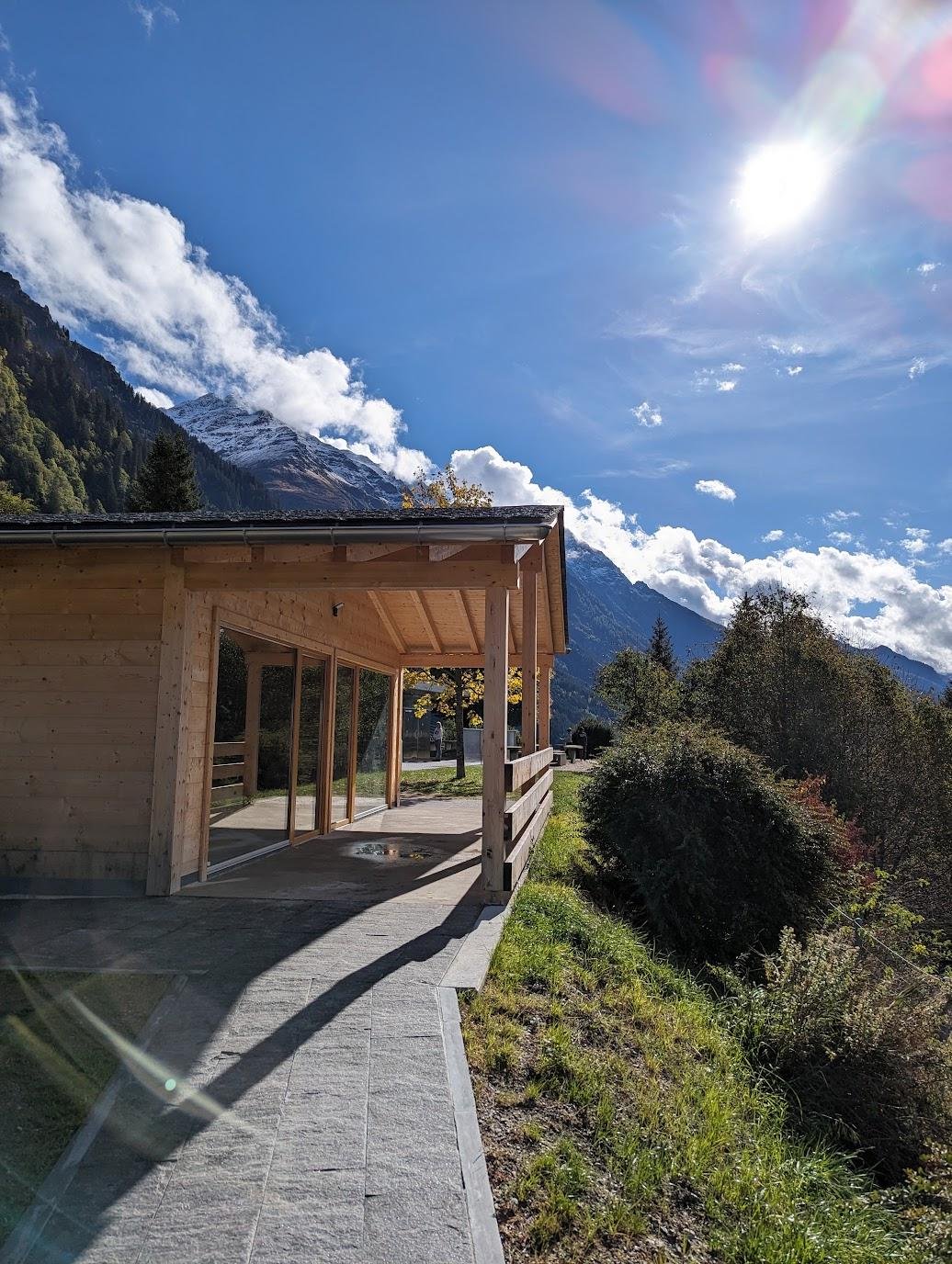 Какой-то туристический павильон