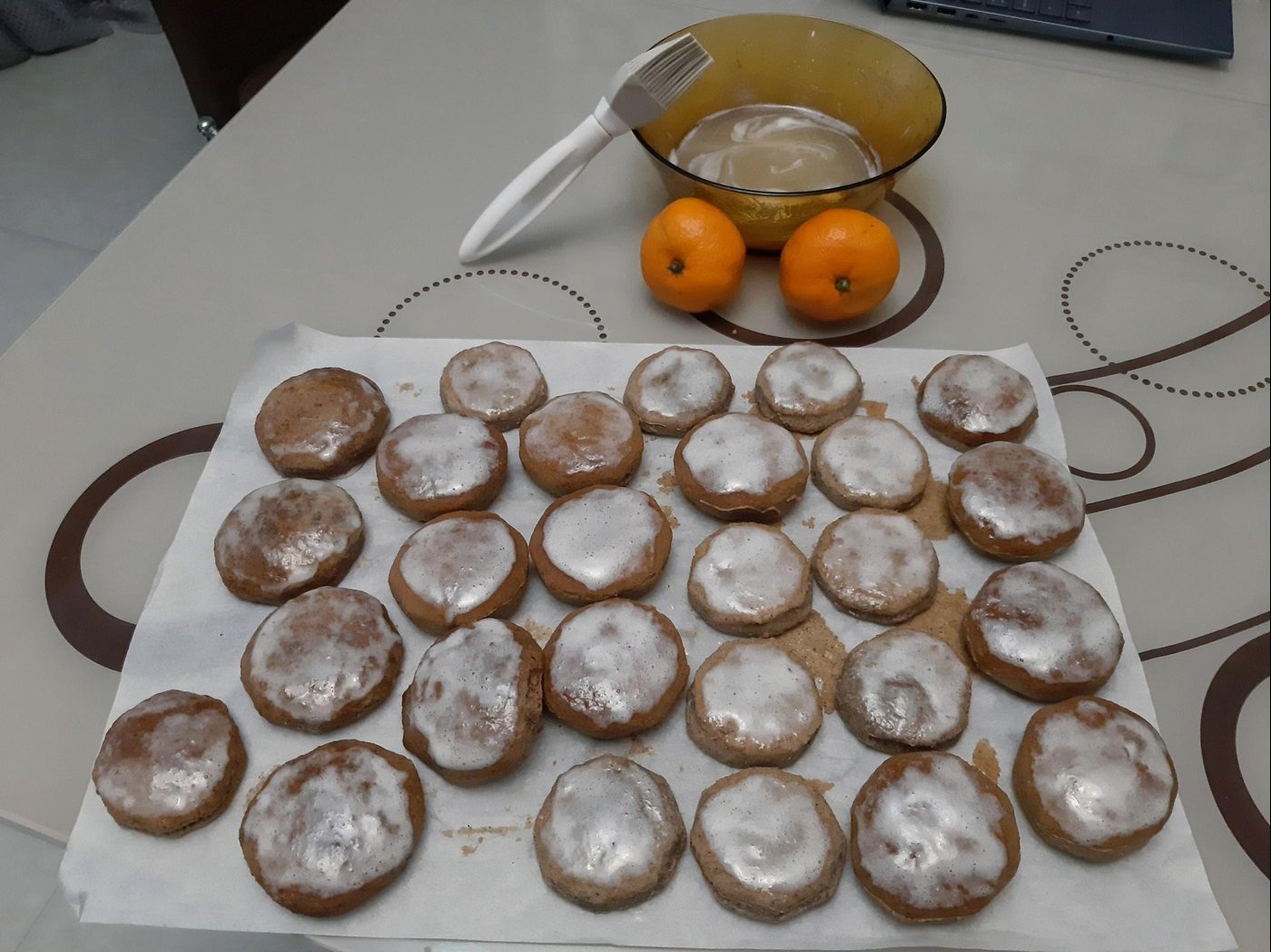 Яично-мандариновая улитка посмеивается с процесса