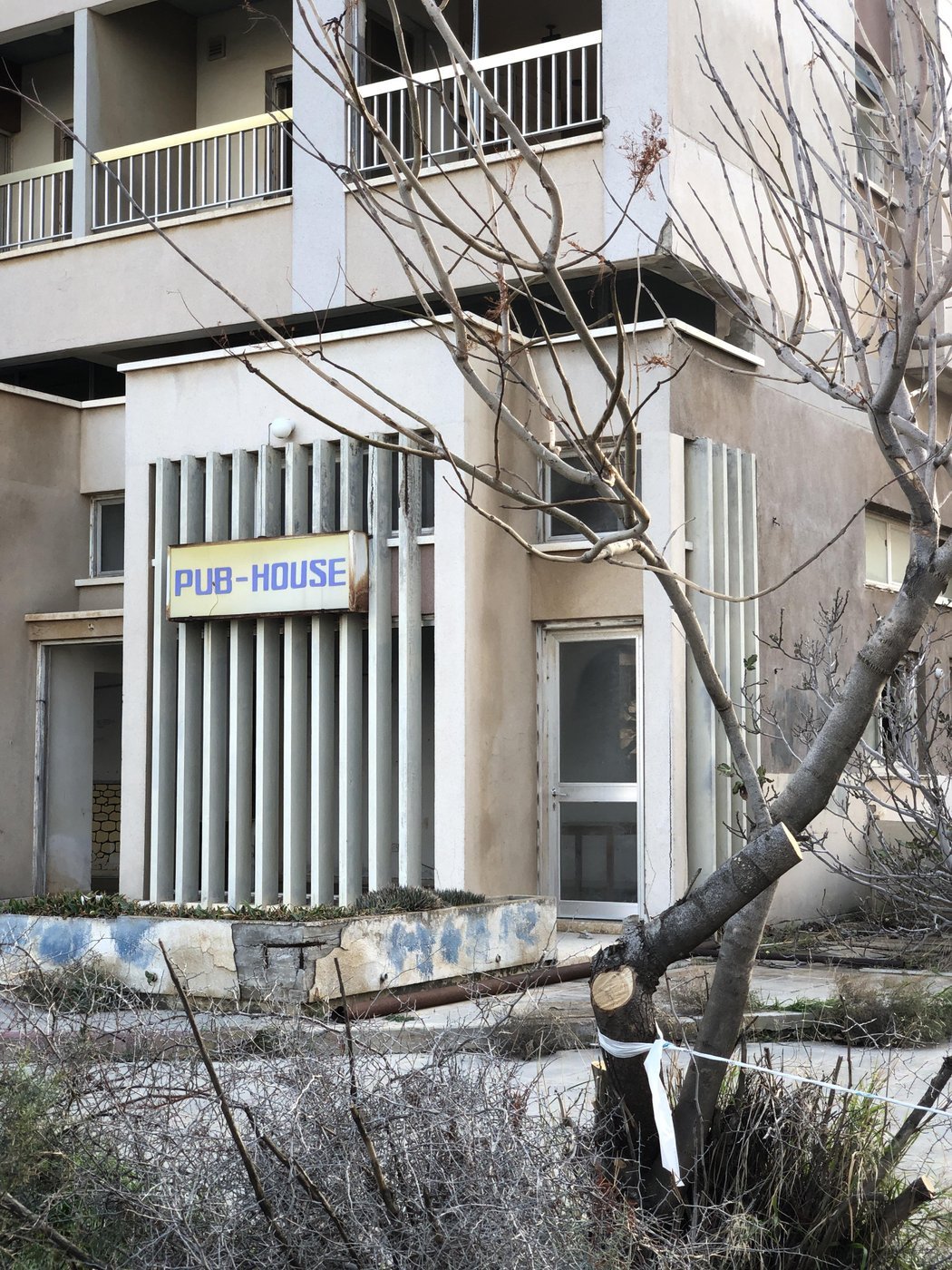 простите, а вы разливаете IPA? а Fish and Chips у вас свежие?