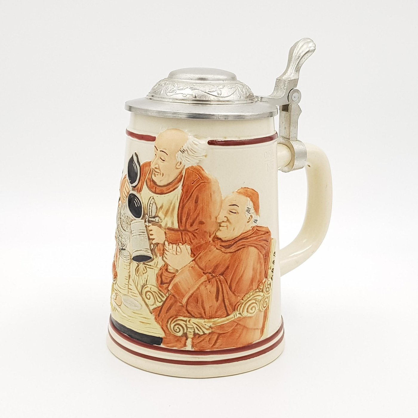 Кстати более богатые ребята тогда обзоводились стаканами с металической встроенной крышкой, наверняка вы видели подобные стаканы, находящися в чехословатских стенках у своих родителей :)