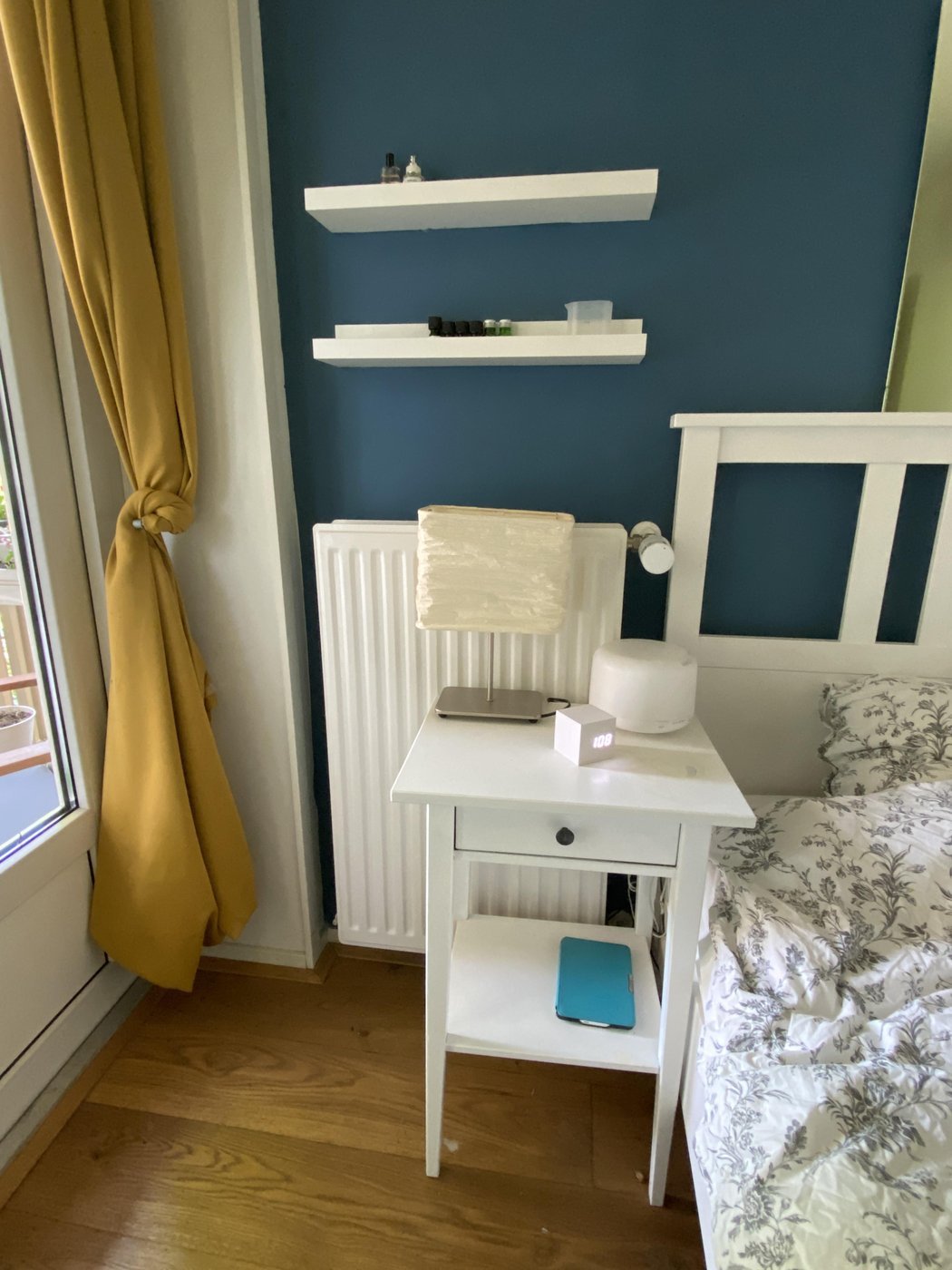 У меня аж 4 парфюма и целых 8 арома-масел. Что-то пошло не так!