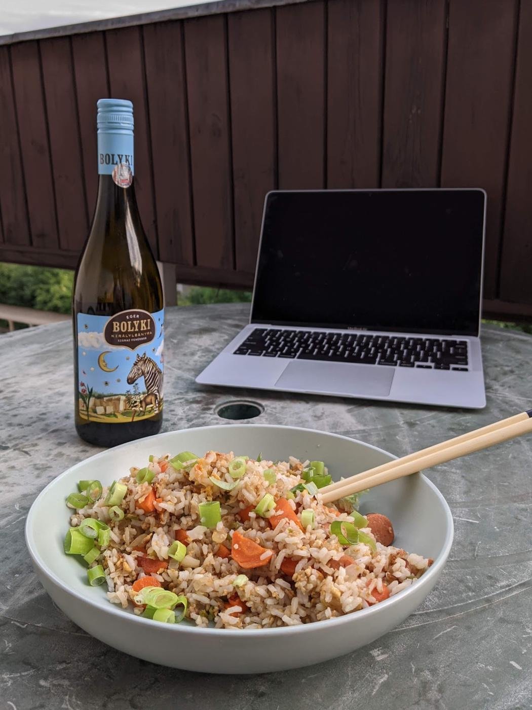 Отлично с бокалом белого