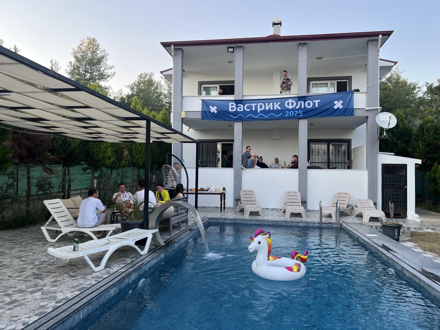 На суше флаги иногда тоже пригождаются