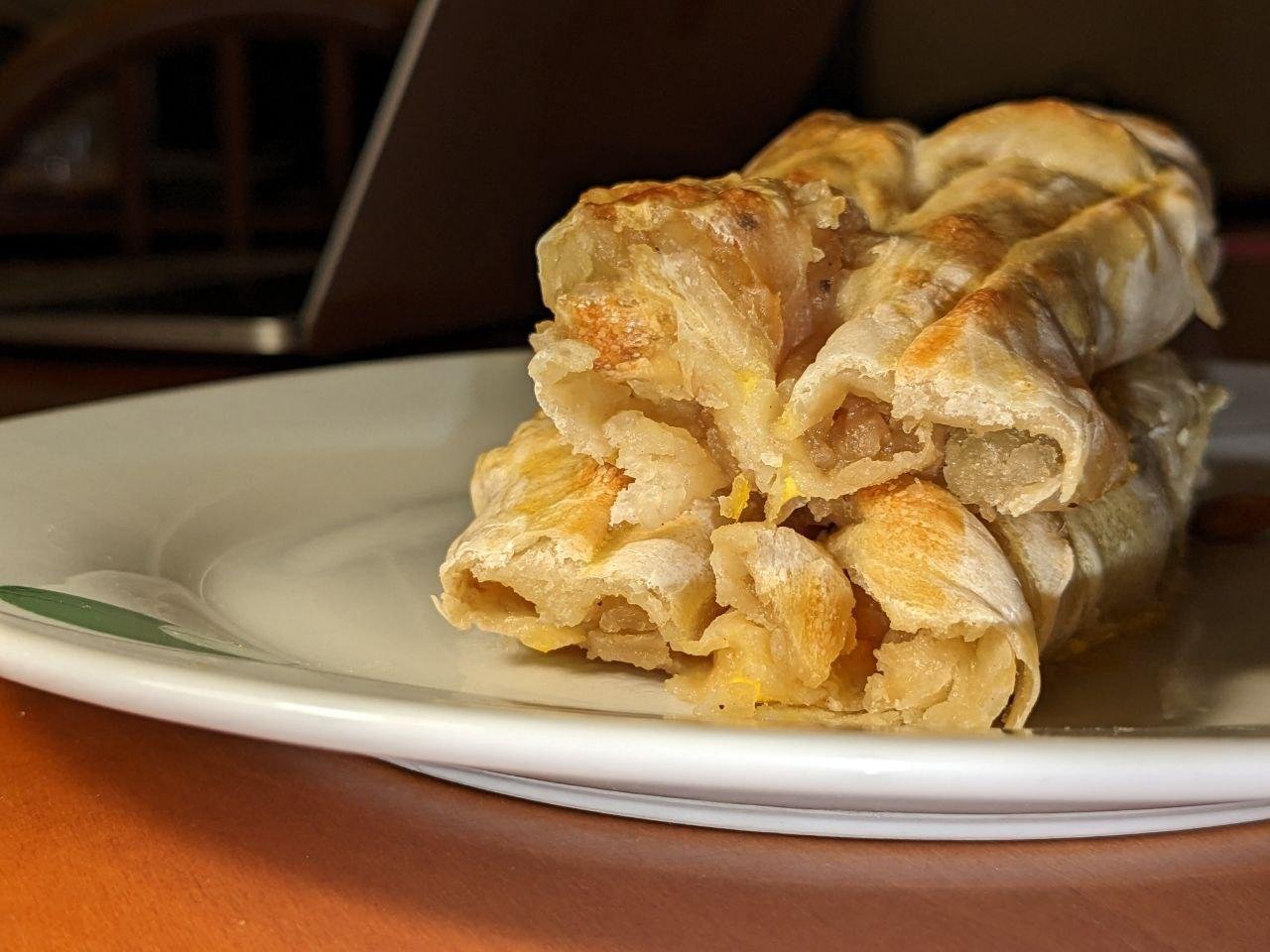 Тесто получилось толстовато – от отсутствия опыта и квадратной головы сегодня