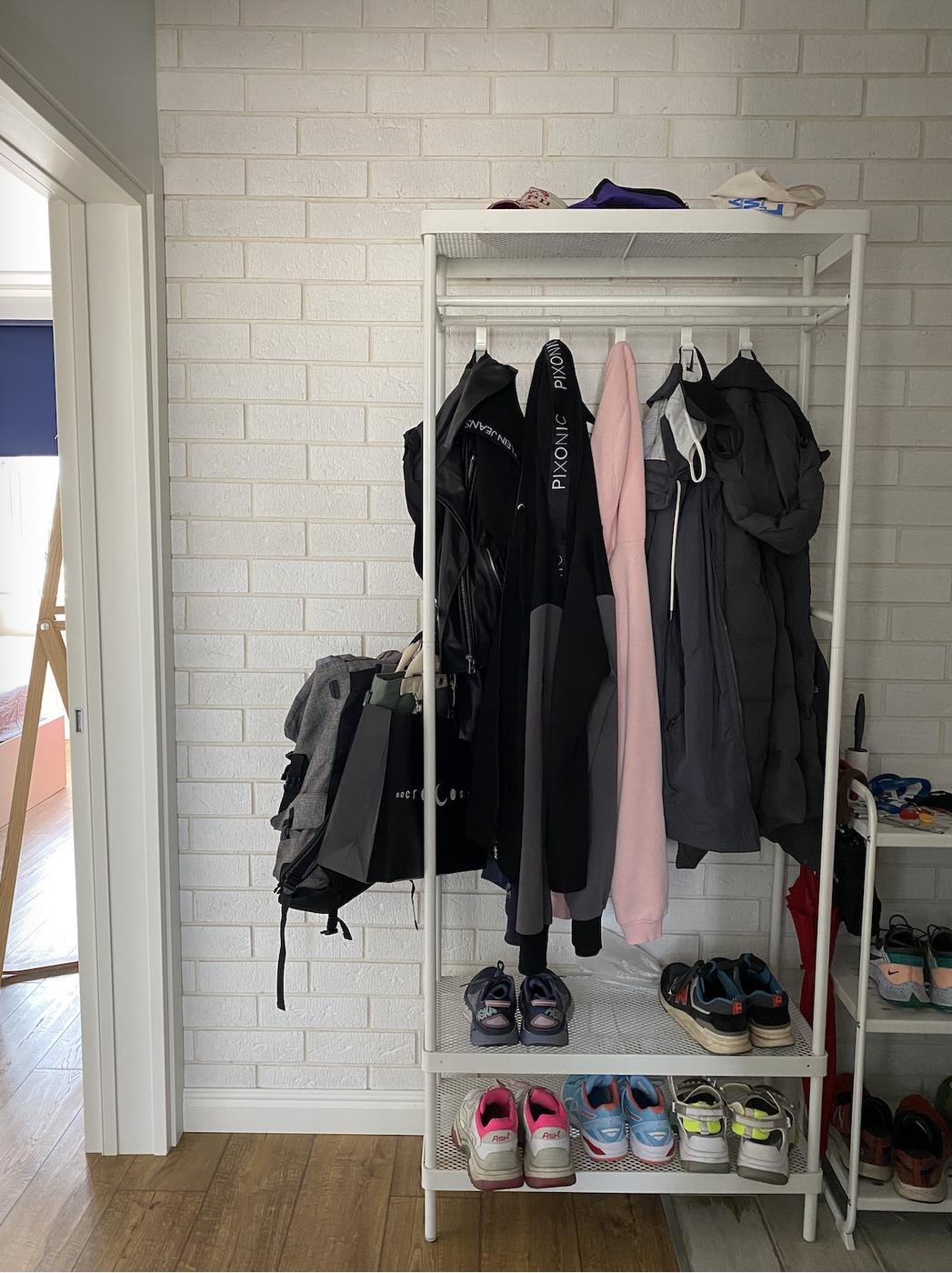 смотрю и радуюсь. тут только то, что используется в текущем сезоне, и вся обувь, что осталась