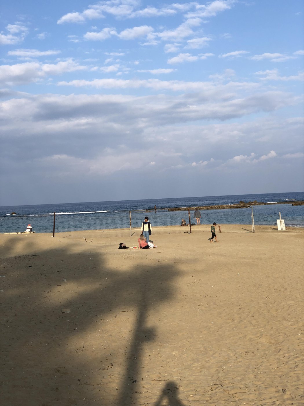 раньше у забора стояли военные и следили, чтобы никто нидайбох не увидел эту морскую жемчужину