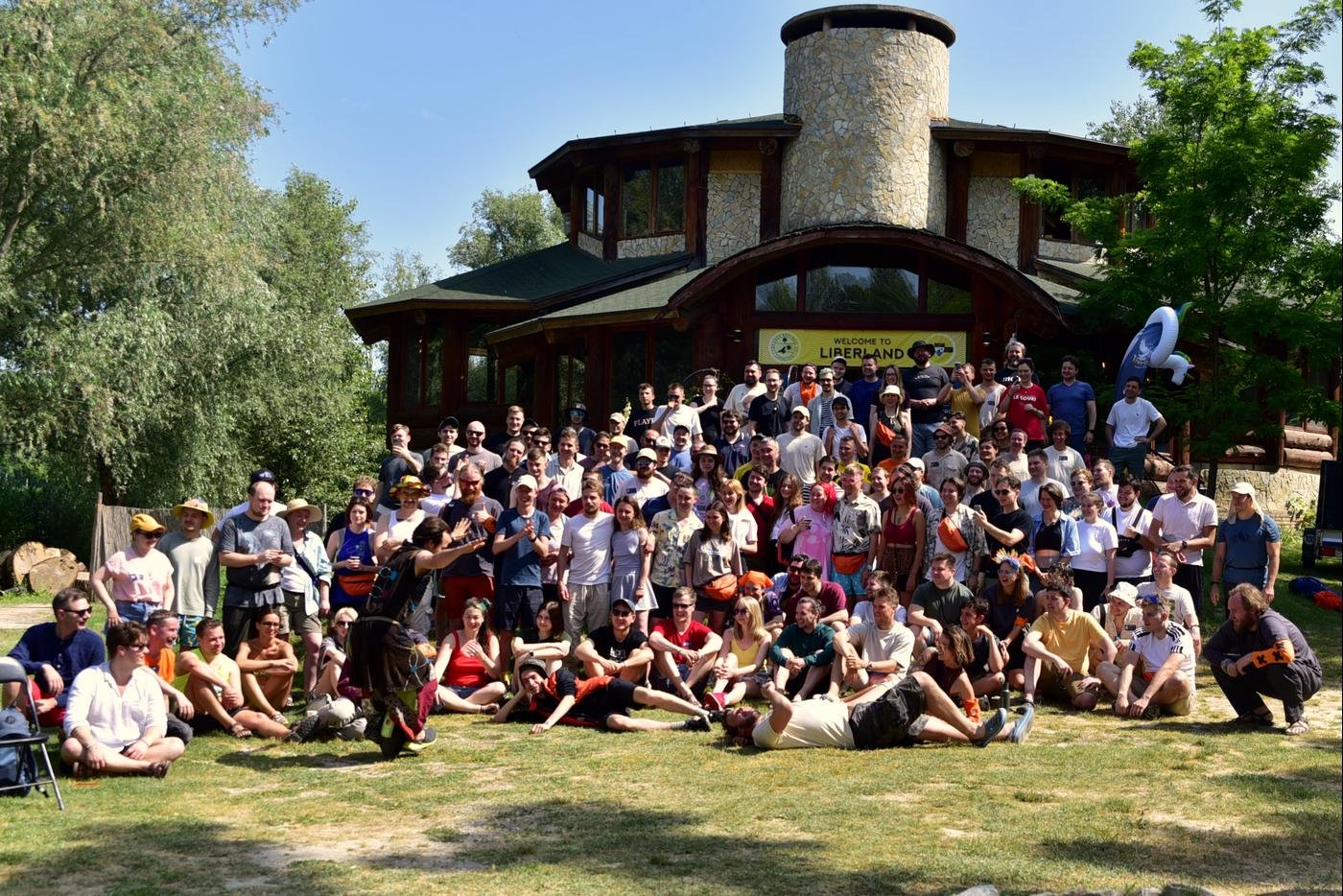 Я всё-таки успел на общее фото, не надо фейкньюс!