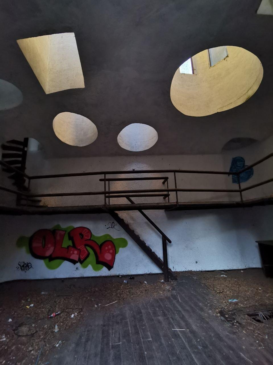 А внутри ничего интересного